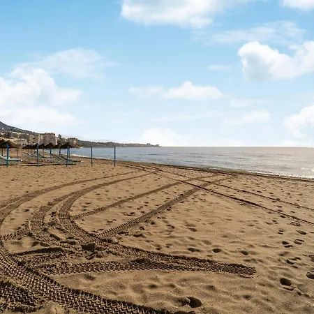 Beautiful Apartment In Fuengirola Apartment *
